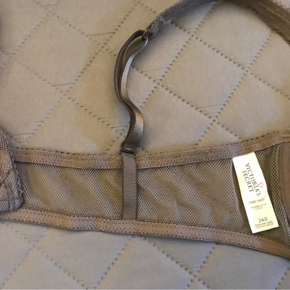 New lace bra by Victoria Secret vintage 2K’s - Picture 4 of 4